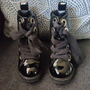 Size 9 kidpik combat boots with ribbon like laces